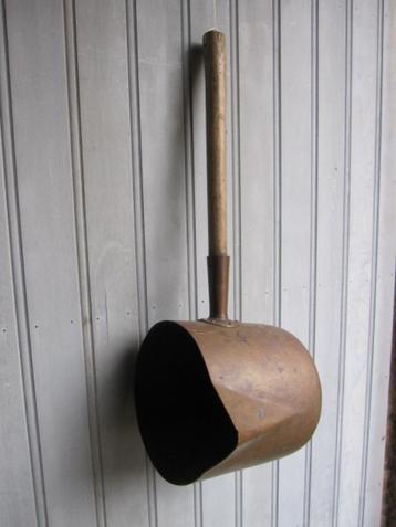 Super grote koperen schenkkan doorsnee 32cm beschikbaar voor biedingen