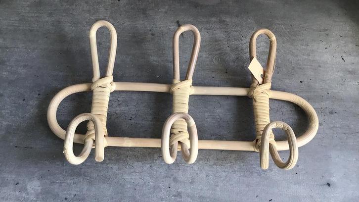 Rotan kapstokje met 3 haken, Huis en Inrichting, Woonaccessoires | Kapstokken, Zo goed als nieuw, Wandkapstok, Minder dan 100 cm