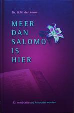 ds. G.M. de Leeuw - Meer dan Salomo is hier - 52 meditaties, Boeken, Godsdienst en Theologie, Gelezen, Christendom | Protestants