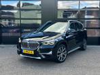 BMW X1 SDrive20i X-Line Panoramadak Headup Camera, Auto's, BMW, 1998 cc, Euro 6, 4 cilinders, Zwart