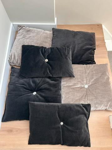 Sierkussen | zwart en beige beschikbaar voor biedingen