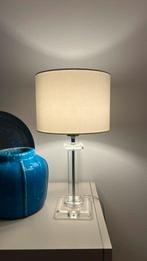 Lampje met voet van plexiglas . Wit kapje., Huis en Inrichting, Lampen | Tafellampen, Ophalen of Verzenden, Zo goed als nieuw
