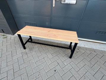 handgemaakt tuinbankje beschikbaar voor biedingen
