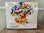 Pokemon Prismatic Evolutions ETB Pokemon Center - Nieuw!, Ophalen of Verzenden, Nieuw, Overige typen