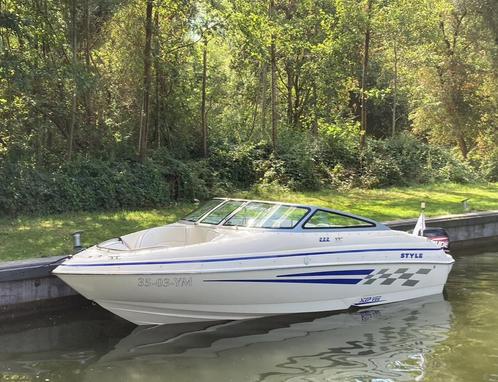 Speedboot Style 222 met 250 pk + trailer, Watersport en Boten, Speedboten, Gebruikt, 6 meter of meer, Benzine, 200 pk of meer