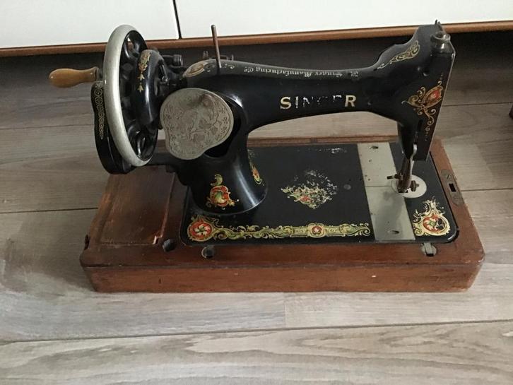 Antieke Singer Naaimachine met accessoires & koffer, Antiek en Kunst, Antiek | Naaimachines, Ophalen
