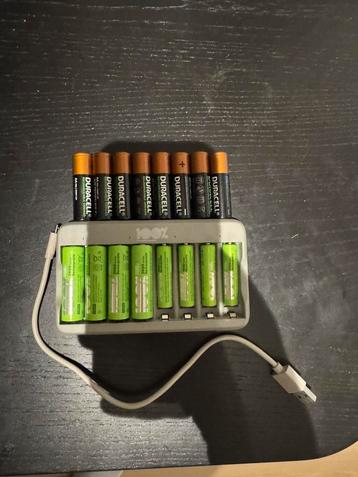 Oplaadbare batterijen 2 setjes inclusief lader beschikbaar voor biedingen
