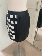 Zwarte leren rok met witte details - Maat M Jeroen Besseling, Kleding | Dames, Rokken, Maat 38/40 (M), Zwart, Ophalen of Verzenden
