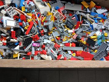 Wij verkopen en kopen LEGO, interesse kom kijken en kopen beschikbaar voor biedingen