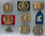 militair, 9 baret en mouw emblemen en gesp, Verzenden, Landmacht, Nederland, Embleem of Badge