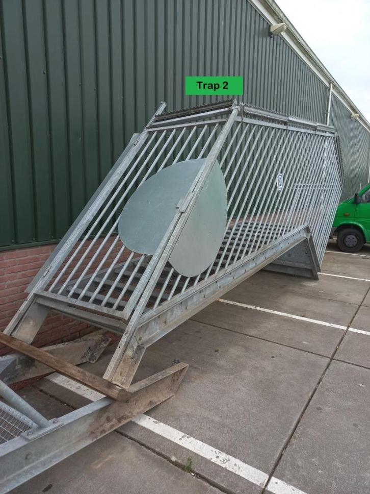Gegalvaniseerde trappen in diverse breedtes en hoogtes, Doe-het-zelf en Verbouw, Ladders en Trappen, Gebruikt, Trap, 2 tot 4 meter