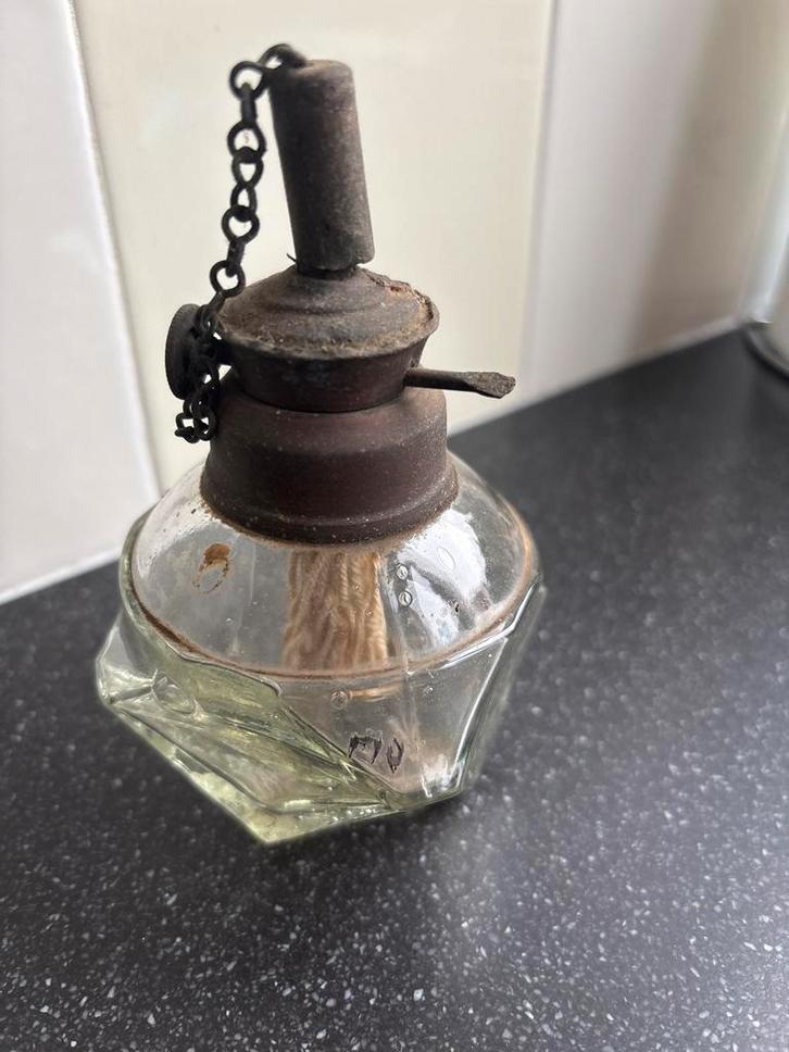 Antieke olielamp met ketting, Antiek en Kunst, Antiek | Lampen, Ophalen of Verzenden