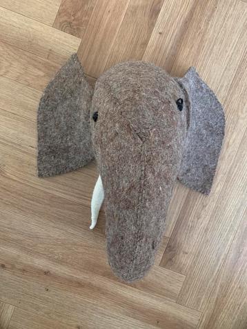 Leuke olifant voor aan de muur  beschikbaar voor biedingen