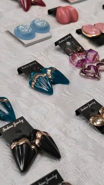 vintage clip oorbellen nooit gedragen 1 euro per.p beschikbaar voor biedingen