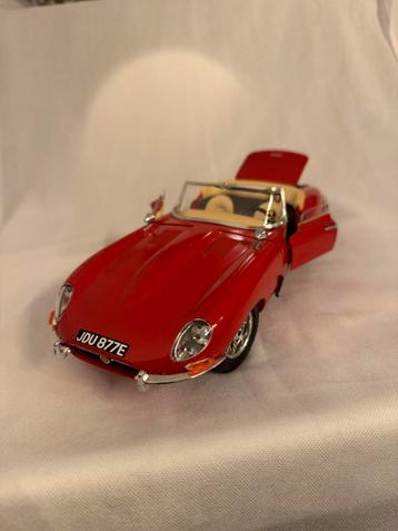 Jaguar E-Type 1/18 – Bburago 3016 3018 modelauto beschikbaar voor biedingen