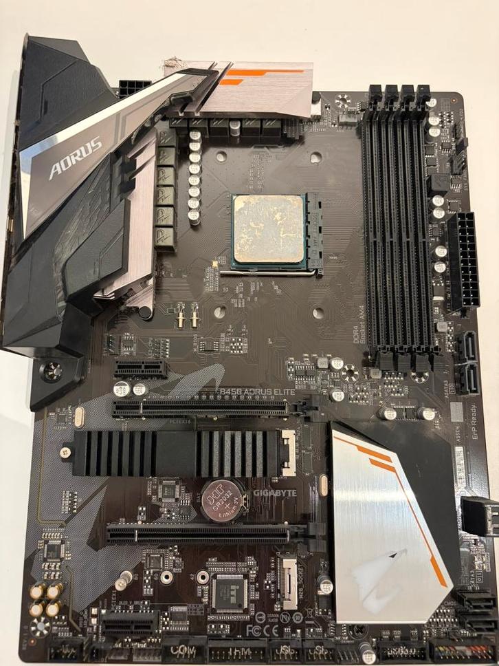Gigabyte B450 AORUS Elite moederbord en AMD Ryzen 5 2600 cpu, Computers en Software, Moederborden, Zo goed als nieuw, AMD, DDR4
