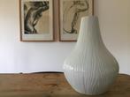 Vaas wit 37 x 26 cm, Huis en Inrichting, Ophalen, Wit, Aardewerk of Porselein, Zo goed als nieuw