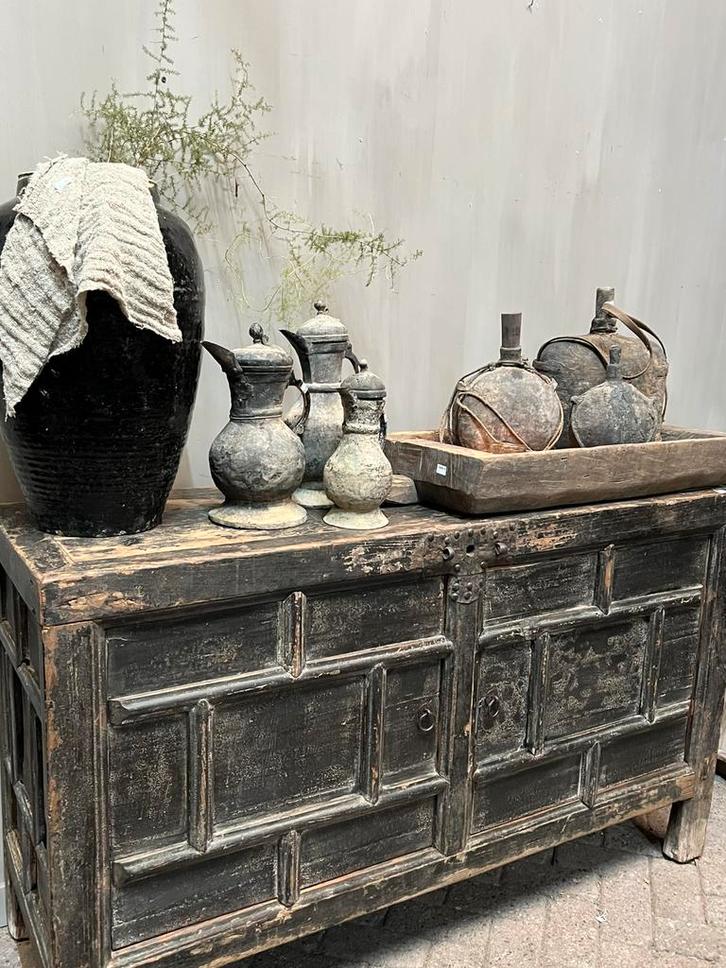 Uniek oud chinees dressoir oud en doorleefd stoer sober, Huis en Inrichting, Kasten | Dressoirs, Zo goed als nieuw, 100 tot 150 cm