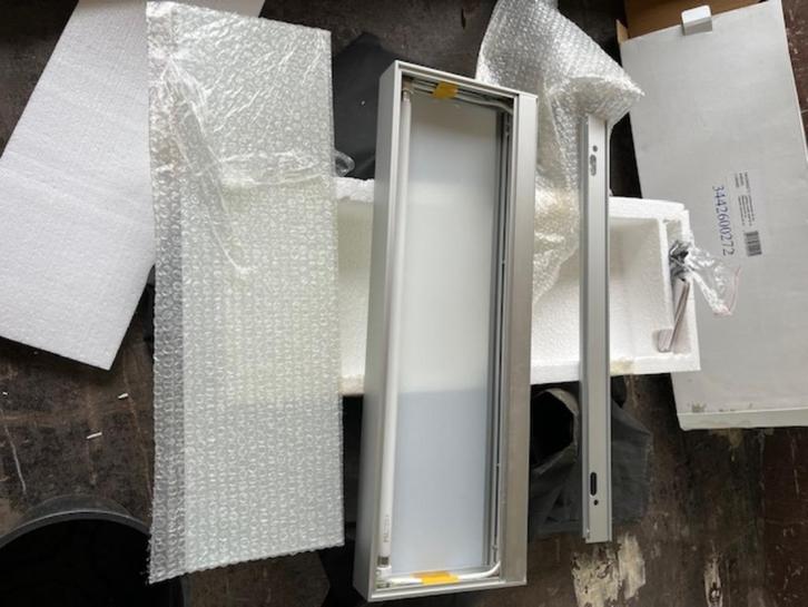 Schapje met lamp, Huis en Inrichting, Woonaccessoires | Wandplanken en Boekenplanken, Nieuw, Ophalen