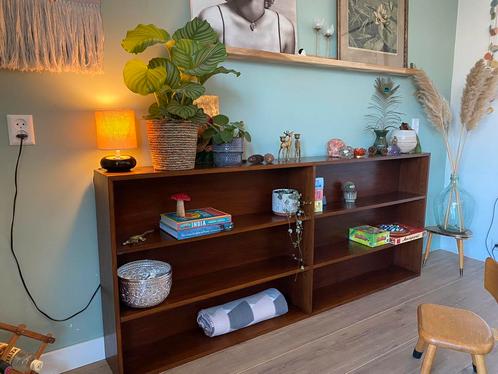 Lage boekenkast retro midcentury vintage 70 jaren, Huis en Inrichting, Kasten | Boekenkasten, Gebruikt, 200 cm of meer, 25 tot 50 cm