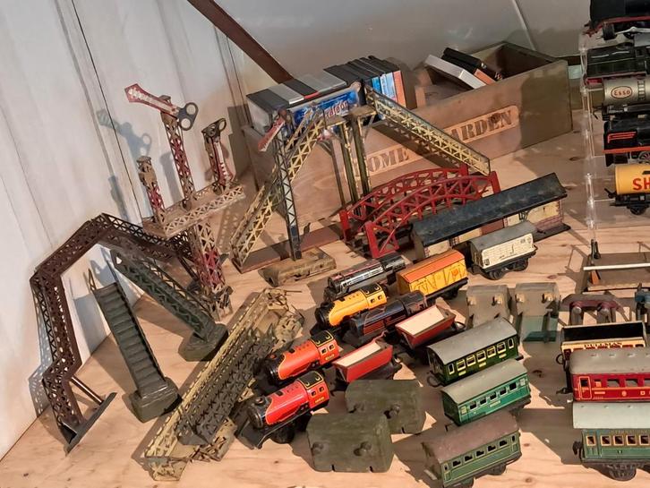 Grote partij oude vintage blikken treinen en wagons., Antiek en Kunst, Antiek | Speelgoed, Ophalen