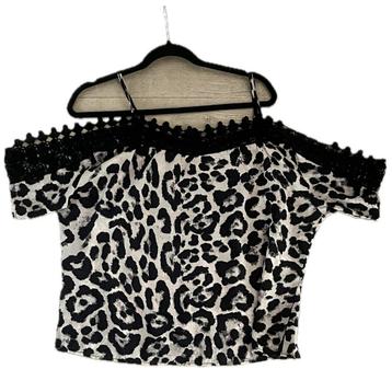 ZGAN Top met cut out armen maat M/L beschikbaar voor biedingen