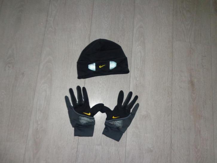 Mutsen, sjaals, handschoenen, van o.a. Boss, Guess, Nike, Kleding | Dames, Mutsen, Sjaals en Handschoenen, Zo goed als nieuw, Ophalen of Verzenden