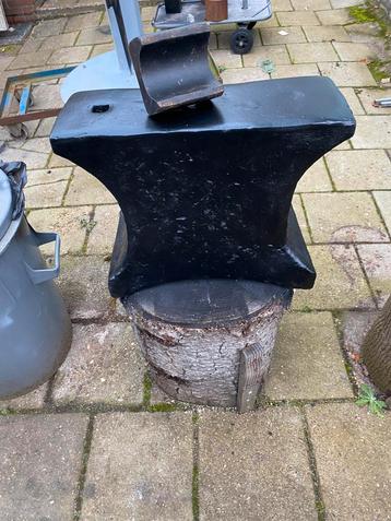 Aambeeld kerkraam  smeden smederij beschikbaar voor biedingen