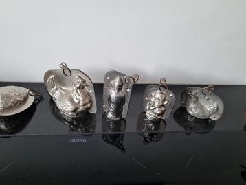 Oude chocoladevormen van vormenfabriek Tilburg. beschikbaar voor biedingen