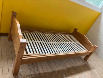 Grenen bed incl lattenbodem beschikbaar voor biedingen