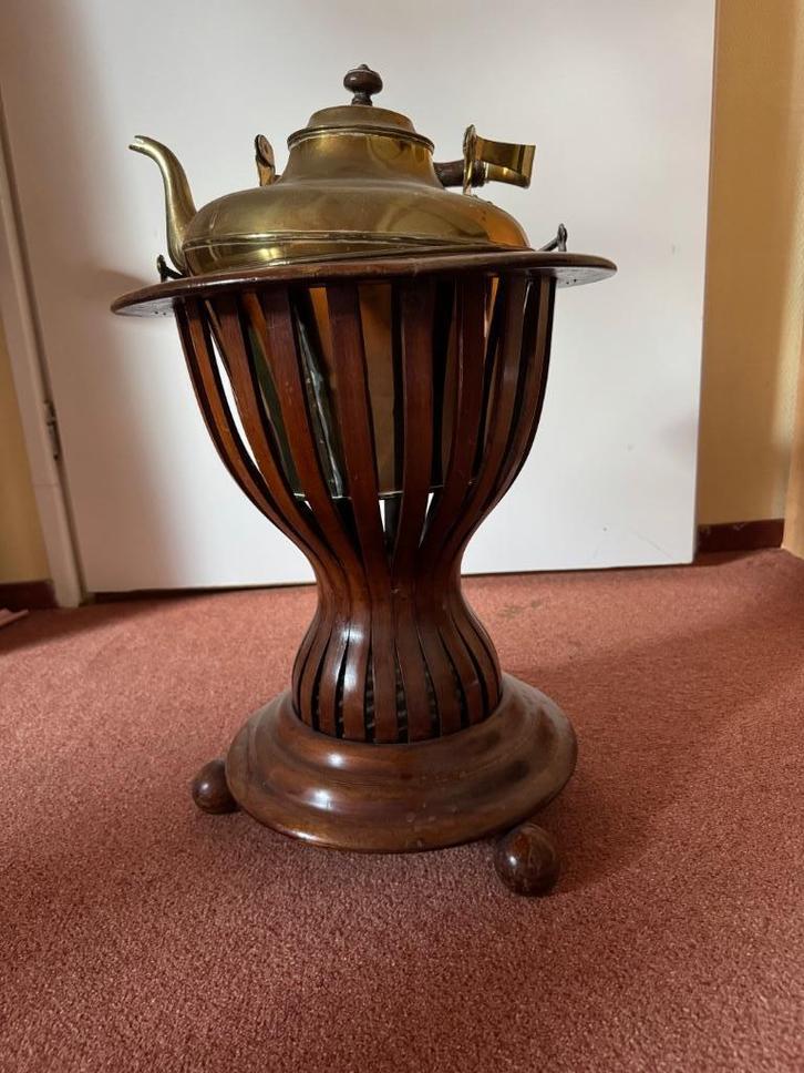 Antieke messing theeketel op houten komfoorstandaard – ca. 1, Antiek en Kunst, Antiek | Koper en Brons, Ophalen