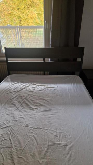 IKEA 2-persoonsbed + matras + nachtkastjes beschikbaar voor biedingen