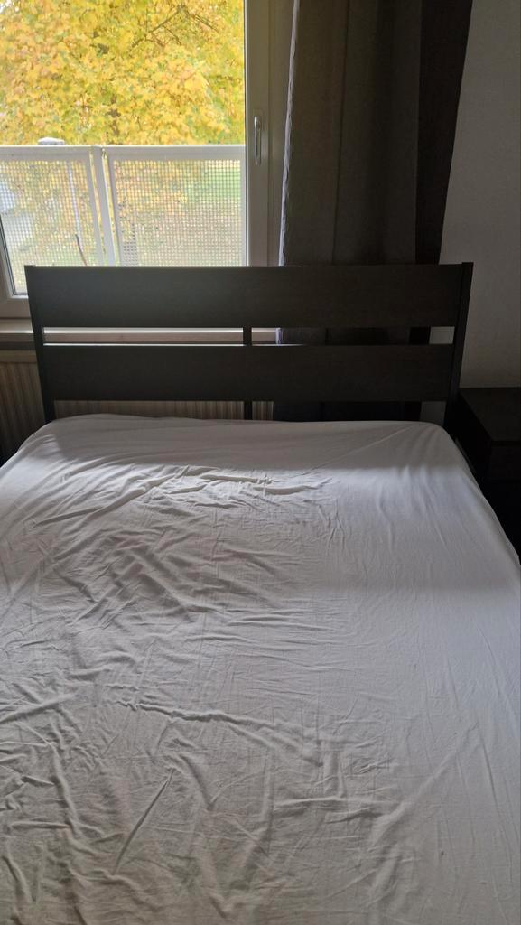 IKEA 2-persoonsbed + matras + nachtkastjes, Huis en Inrichting, Slaapkamer | Bedden, Gebruikt, Tweepersoons, 140 cm, 200 cm, Hout