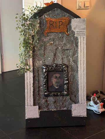 Halloween Grafsteen met Licht beschikbaar voor biedingen