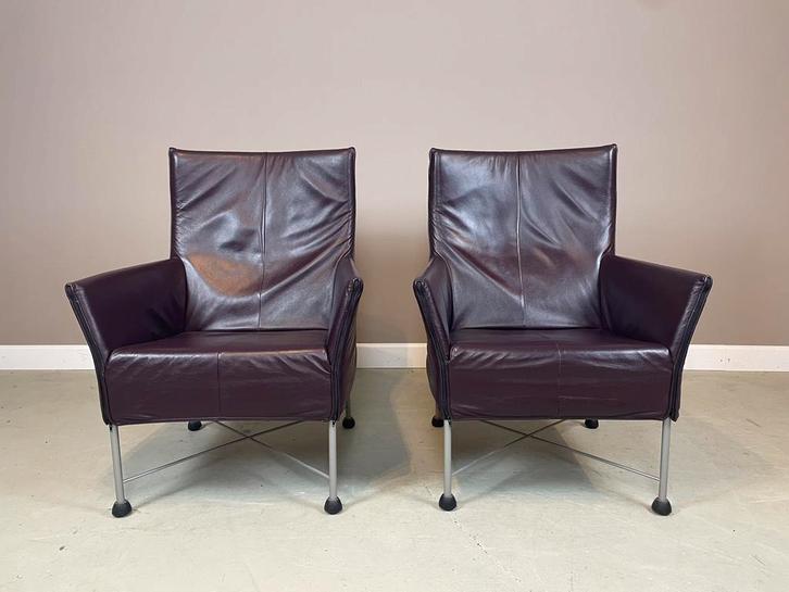 2 Montis Charly fauteuils aubergine Gerard van den Berg ZGAN, Huis en Inrichting, Fauteuils, Zo goed als nieuw, Leer, Metaal, Ophalen