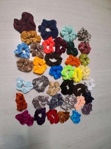 40 scrunchies  beschikbaar voor biedingen