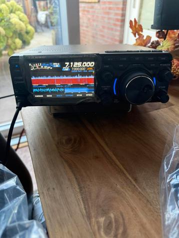 Yaesu FT710 AESS met 4,5 jAr garantie erop beschikbaar voor biedingen