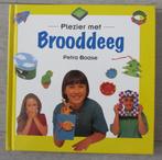 Boek - plezier met brooddeeg - Petra Boase, Petra Boase, Ophalen of Verzenden, Zo goed als nieuw, Overige onderwerpen