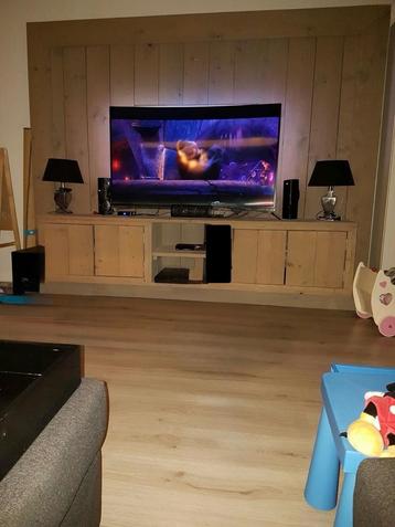 Houten TV-meubel met opbergruimte beschikbaar voor biedingen