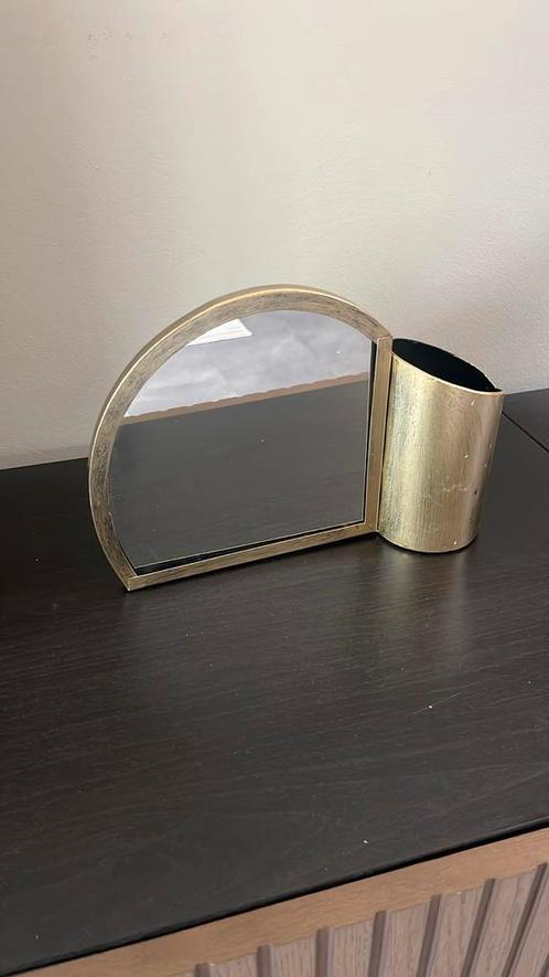 Goudkleurige make-up spiegel van Mica met bakje voor kwasten, Huis en Inrichting, Woonaccessoires | Spiegels, Minder dan 50 cm
