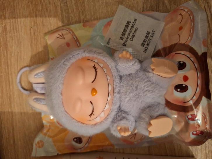 Labubu POPMART Have a Seat ZiZi Origineel, Verzamelen, Sleutelhangers, Nieuw, Ophalen of Verzenden