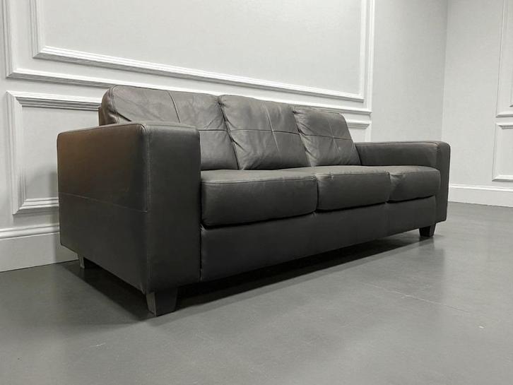 zwarte 3-zits bank (IKEA) – 200 cm breed, Huis en Inrichting, Banken | Bankstellen, Zo goed als nieuw, Rechte bank, Driepersoons