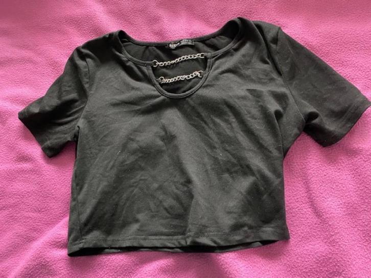 topje met kettingen mt 38, Kleding | Dames, Tops, Zo goed als nieuw, Maat 38/40 (M), Zwart, Korte mouw, Ophalen of Verzenden