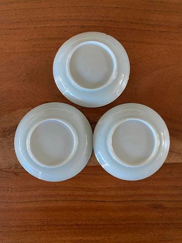 Drie Blauw-Witte Vintage Bordjes beschikbaar voor biedingen