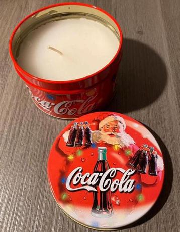 Rond Coca-cola kaars blik. Kerst. Doorsn.9,5 cm beschikbaar voor biedingen