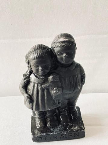 Klein zwart stenen beeldje van ot en sien. Jaren '70 beschikbaar voor biedingen