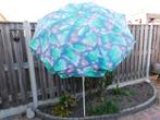 Vintage parasol met gekleurde figuren in blauw, groen, roze,, Gebruikt, Kantelbaar, Ophalen of Verzenden, 1 tot 2 meter