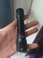 Fenix TK 16 Nieuw, Caravans en Kamperen, Zaklampen, Ophalen of Verzenden, Zo goed als nieuw, Batterij