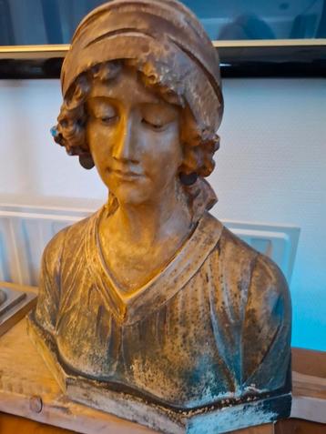 BUSTE VAN EEN DAME  beschikbaar voor biedingen