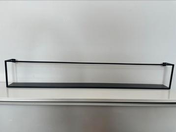 Woood Zwart metalen wandrek /  2 stuks beschikbaar voor biedingen